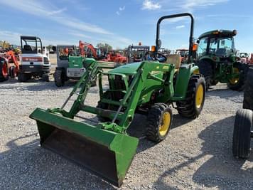Main image John Deere 3032E